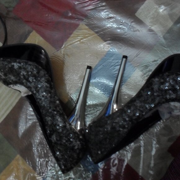 Women Grey/black sequins or sparkling silver closed-toe platform pump. - Picture 4 of 5